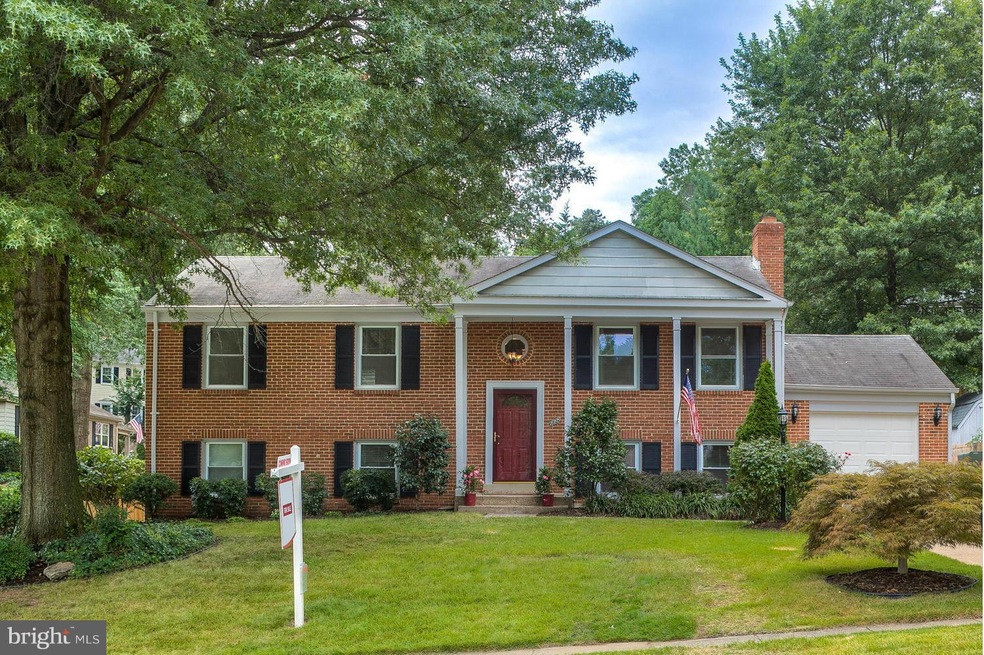 6822 Stoneybrooke Ln, Alexandria, VA 22306 - photo 1