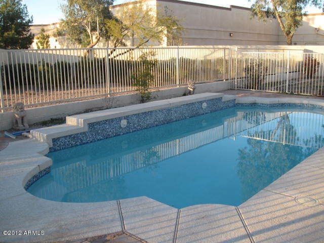Fenced Play Pool