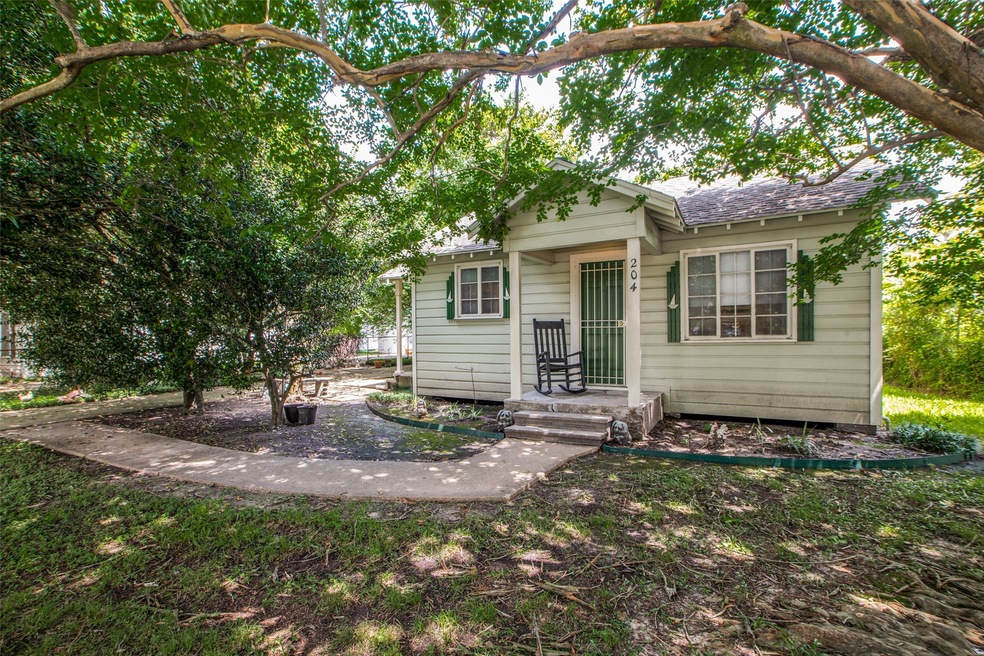 204 Westfield St, Houston, TX 77022 - photo 1