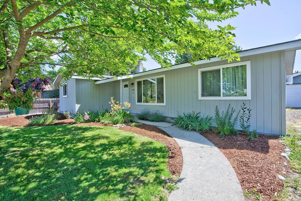 1981 Regina Way, Grants Pass, OR 97527 - photo 1