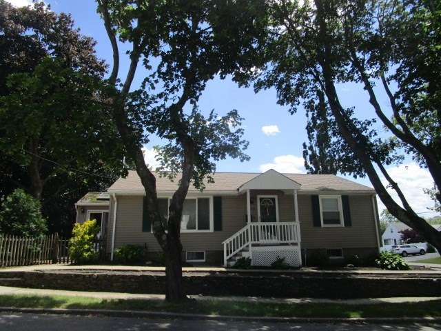 152 Chestnut Ave, Cranston, RI 02910 - photo 1