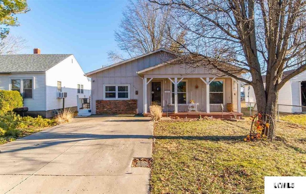 830 N Hamilton St, Lincoln, IL 62656 - photo 1