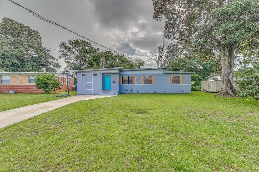 2235 Belinda Cir, Jacksonville, FL 32216 - photo 1