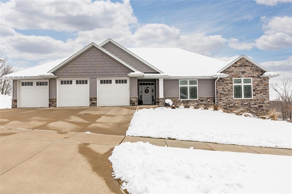 5504 River Pkwy NE, Cedar Rapids, IA 52411 - photo 1