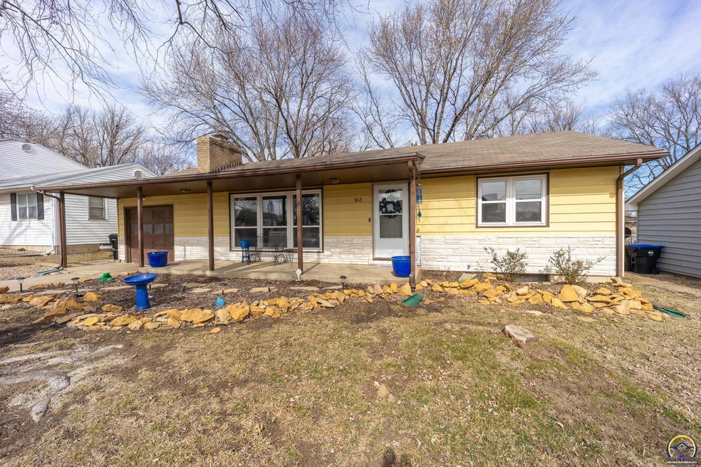 912 SW 37th St, Topeka, KS 66611 - photo 1