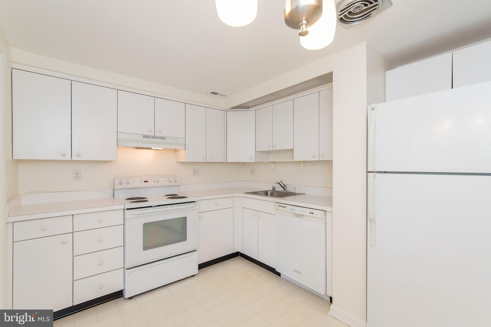 Elmont Condominium unit 312, Baltimore, MD 21215 - photo 1