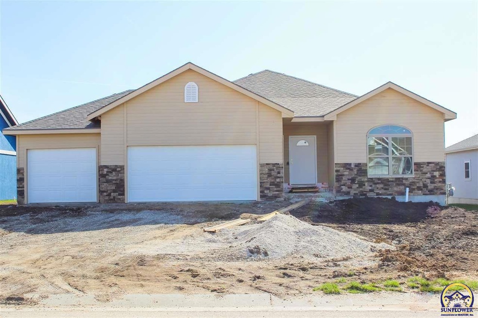 2920 SW Greenridge St, Topeka, KS 66614 - photo 1