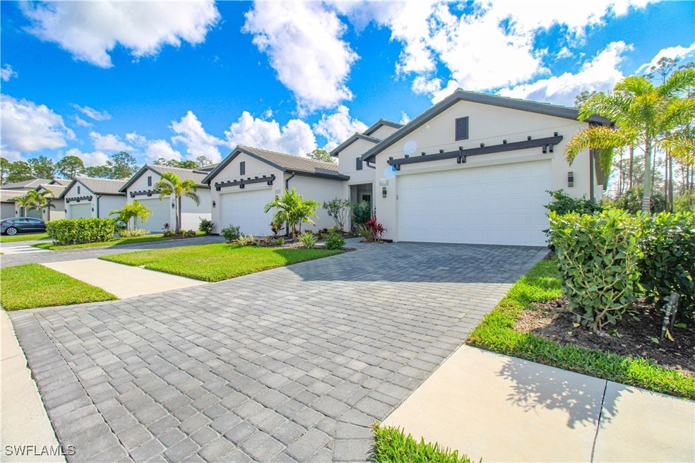View of front of home featuring a front lawn and a