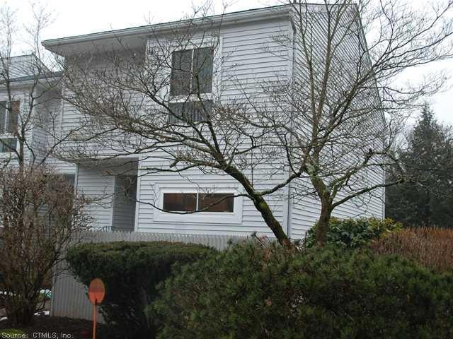 550 Oak Ave unit 550, Cheshire, CT 06410 - photo 1
