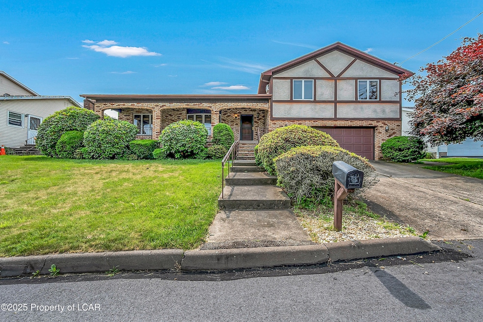 140 River St, Pittston, PA 18640 - photo 1