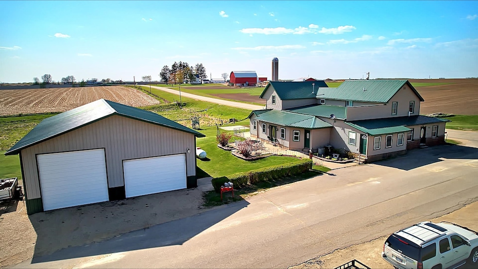 7697 Hurricane Rd, Lancaster, WI 53813 - photo 1