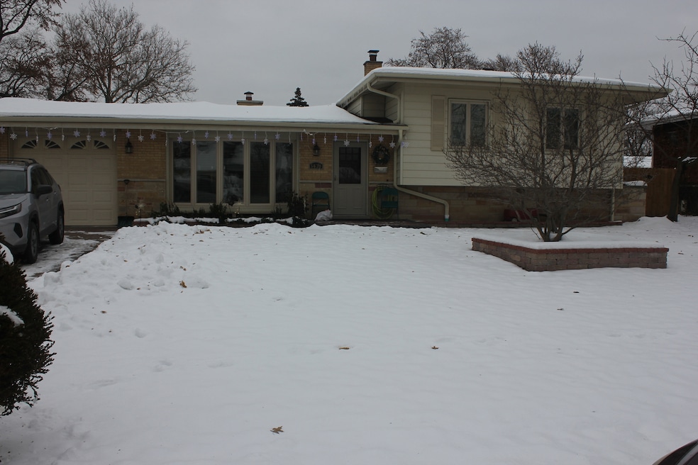 5639 N Manor Ln, Chicago, IL 60631 - photo 1