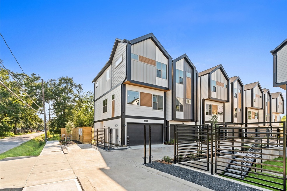 816 Curtin St unit E, Houston, TX 77018 - photo 1