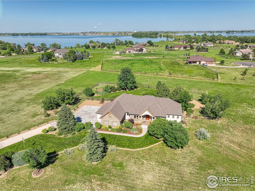 Perfectly located in Exquisite Paradise Valley