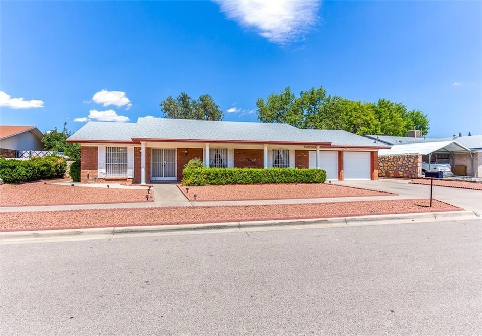 10725 Alta Loma Dr, El Paso, TX 79935 - photo 1