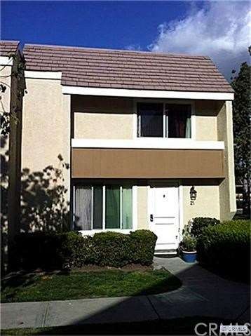 FRONT VIEW OF THIS END UNIT 3 BEDROOM