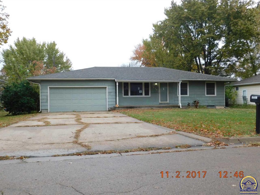 1826 SW 36th Terrace, Topeka, KS 66611 - photo 1