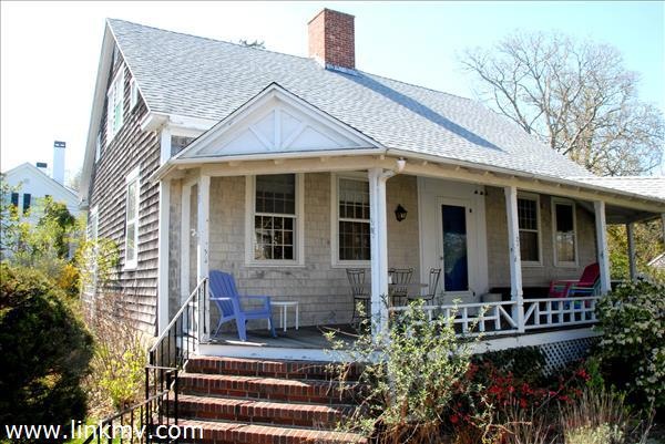 15 Spring St, Vineyard Haven, MA 02568 - photo 1