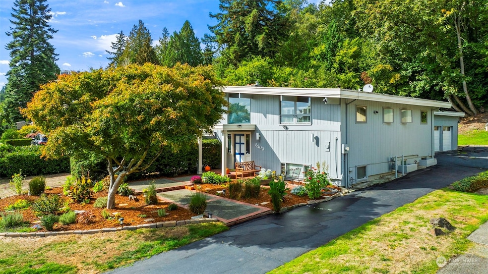 8203 Avalon Dr, Mercer Island, WA 98040 - photo 1