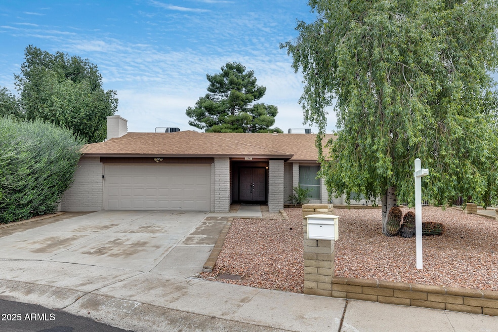 10841 N 39th Dr, Phoenix, AZ 85029 - photo 1