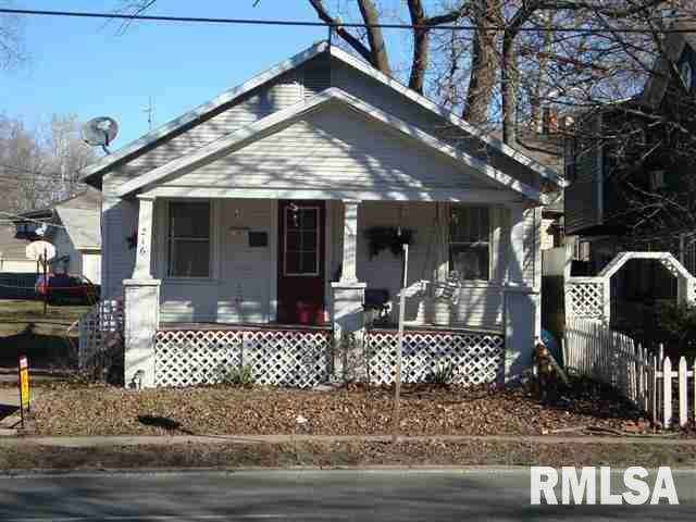 216 Keokuk St, Lincoln, IL 62656 - photo 1