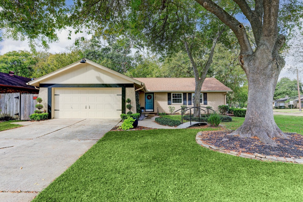4402 Saffron Ln, Friendswood, TX 77546 - photo 1