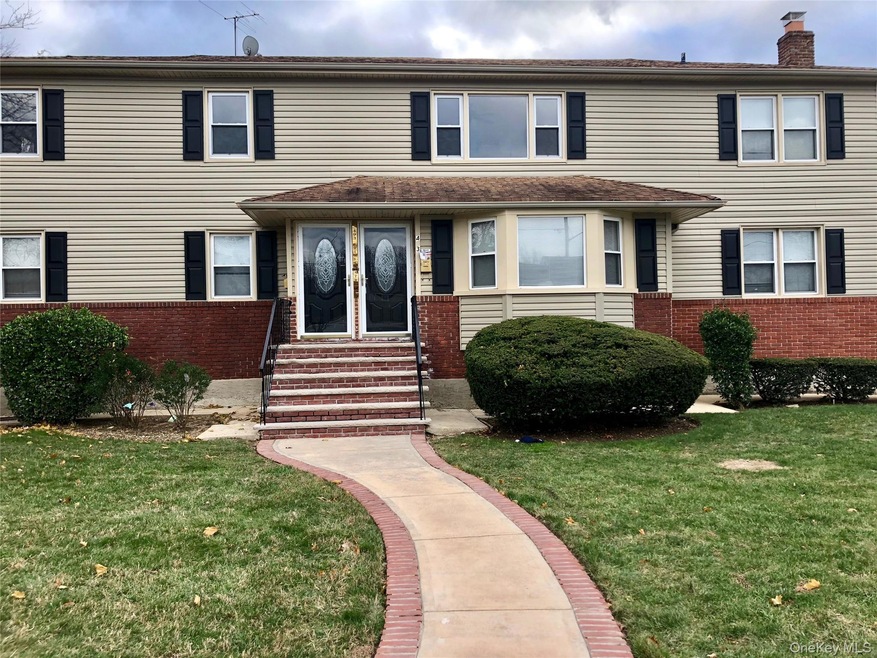 493 Griffin St unit 1, Oceanside, NY 11572 - photo 1