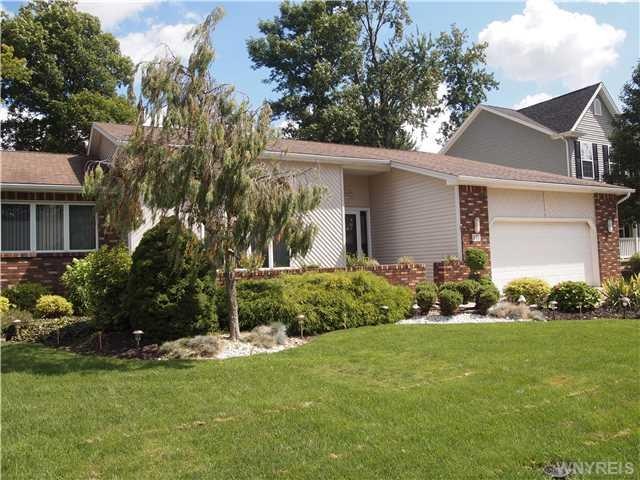 1195 Bowen Dr W, North Tonawanda, NY 14120 - photo 1