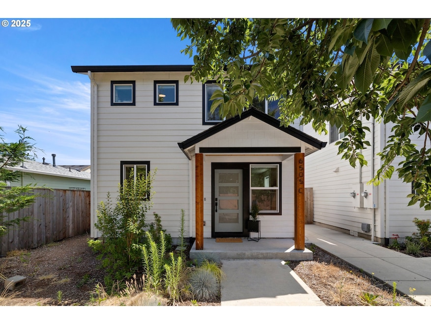 Pending $399,995 • Co-Listing Agent