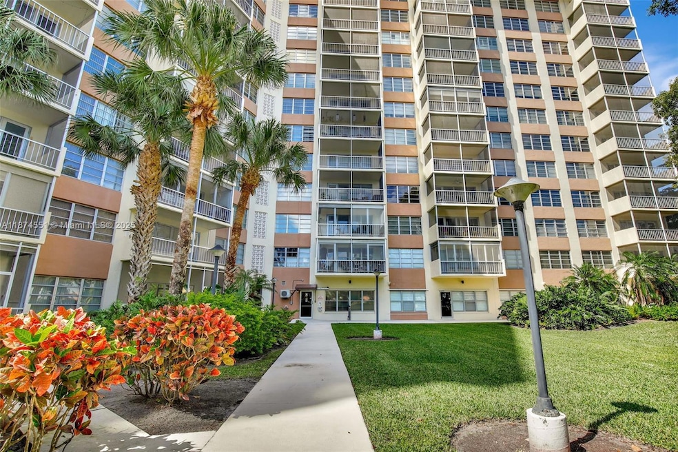 Country Club Tower unit 912, Coral Springs, FL 33065 - photo 1