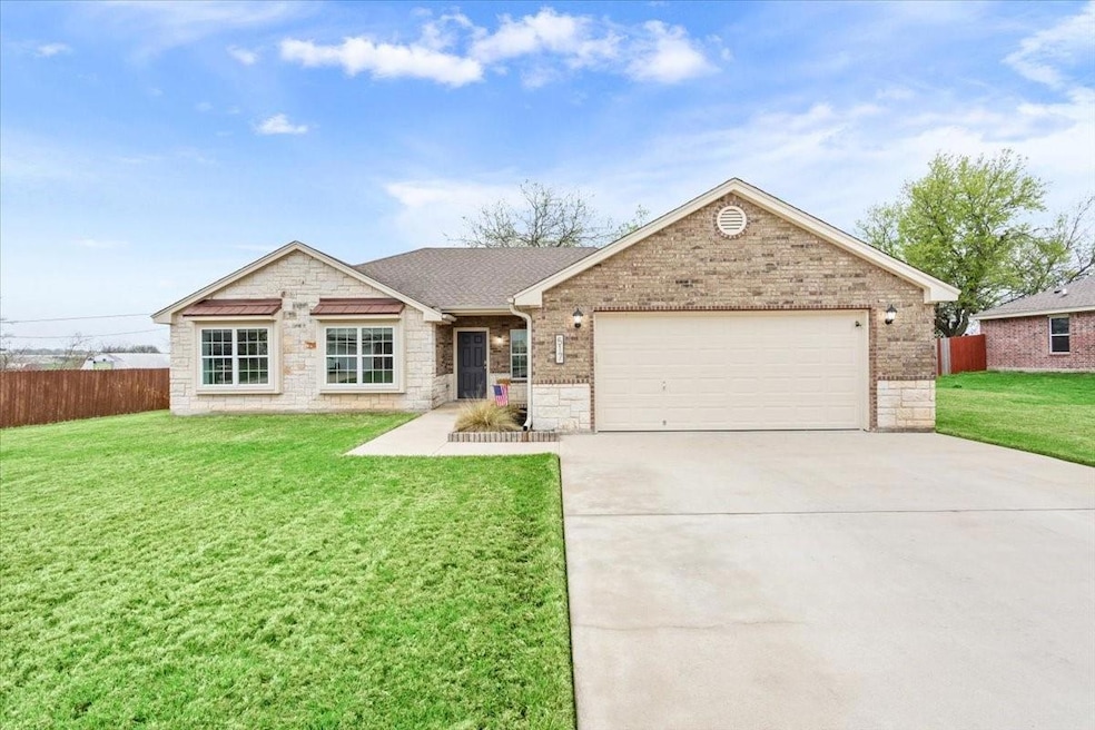 517 Shelly Dr, Troy, TX 76579 - photo 1