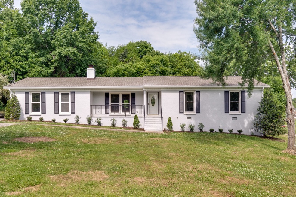 Beautiful Rennovation in sought after neighborhood of Rolling Hills. Just minutes from downtown Lewisburg and I-65.