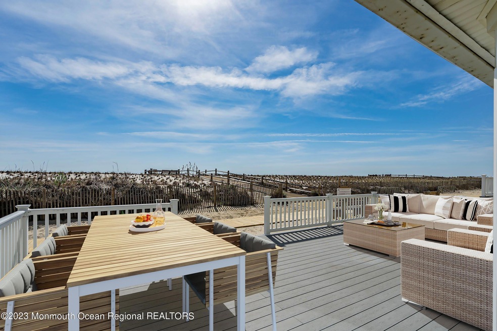 Oceanfront deck for entertaining