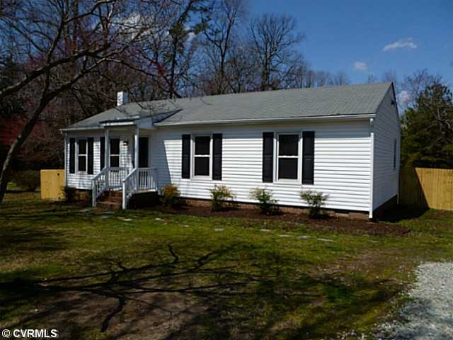Exterior Front - Front of Home - Vinyl Siding - Re