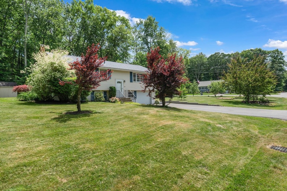 15 Westgate Rd, Derry, NH 03038 - photo 1