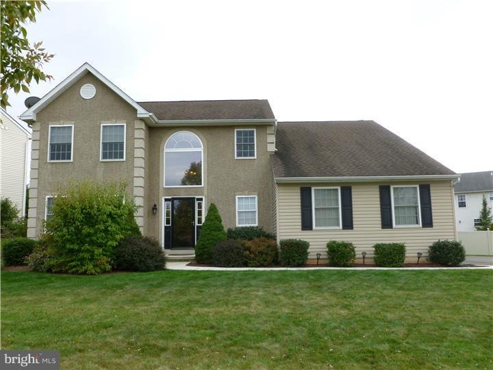 7202 Scenic View Dr, Macungie, PA 18062 - photo 1