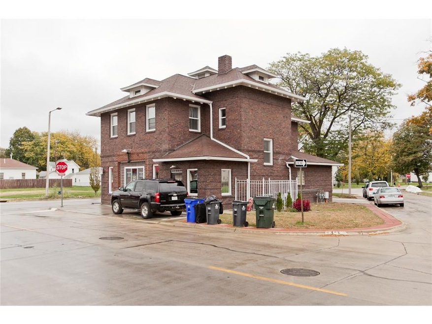 423 5th St NW, Cedar Rapids, IA 52405 - photo 1