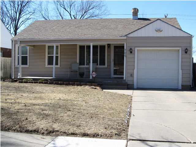 PRISTINE RANCH HOME LOCATED IN DARLING NEIGHBORHOO