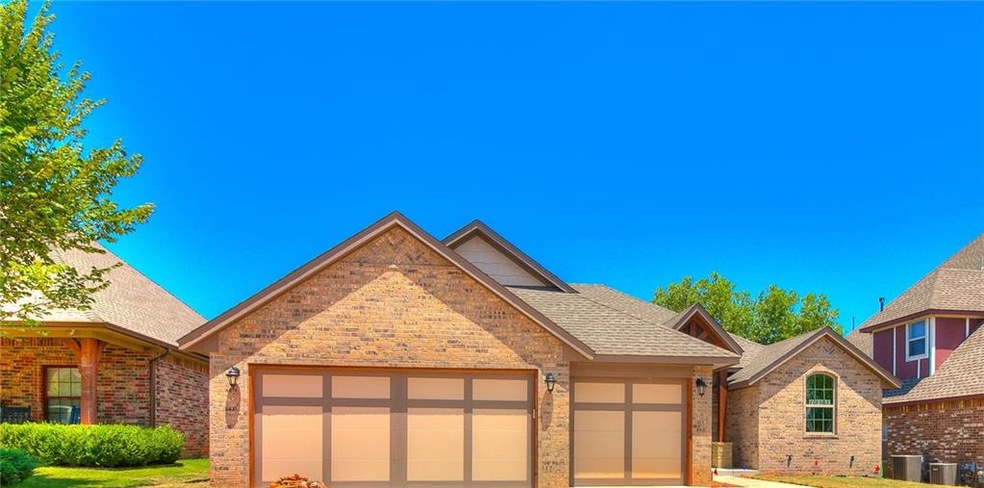 733 NE 23rd St, Moore, OK 73160 - photo 1