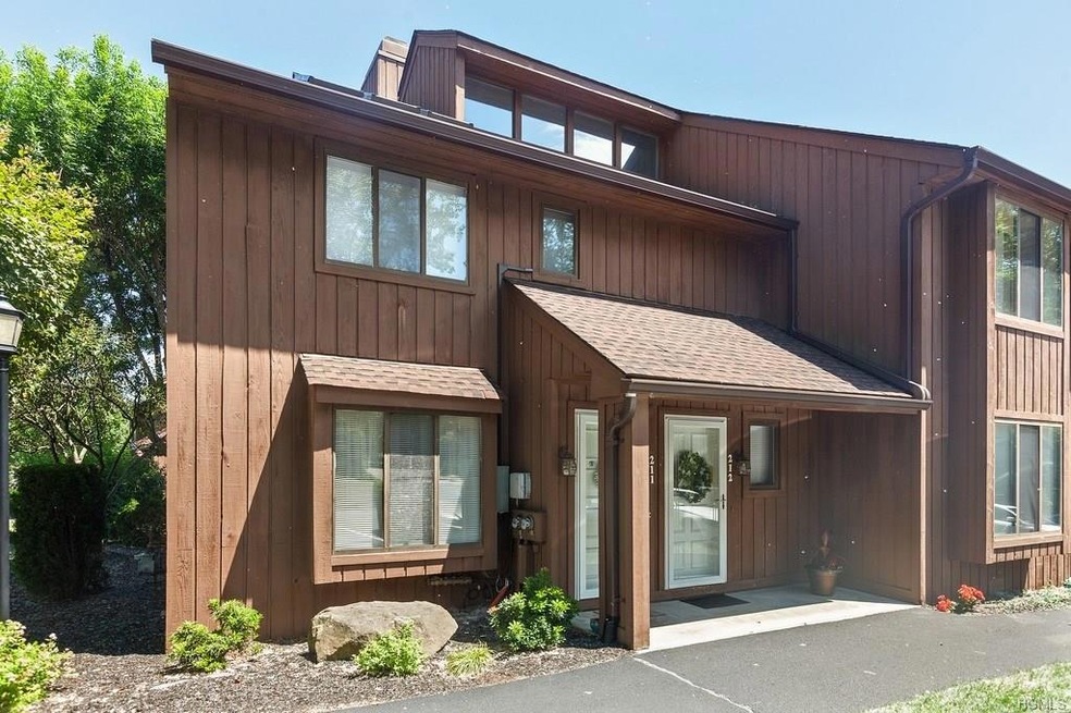 212 Old Farm Ln, Mohegan Lake, NY 10547 - photo 1