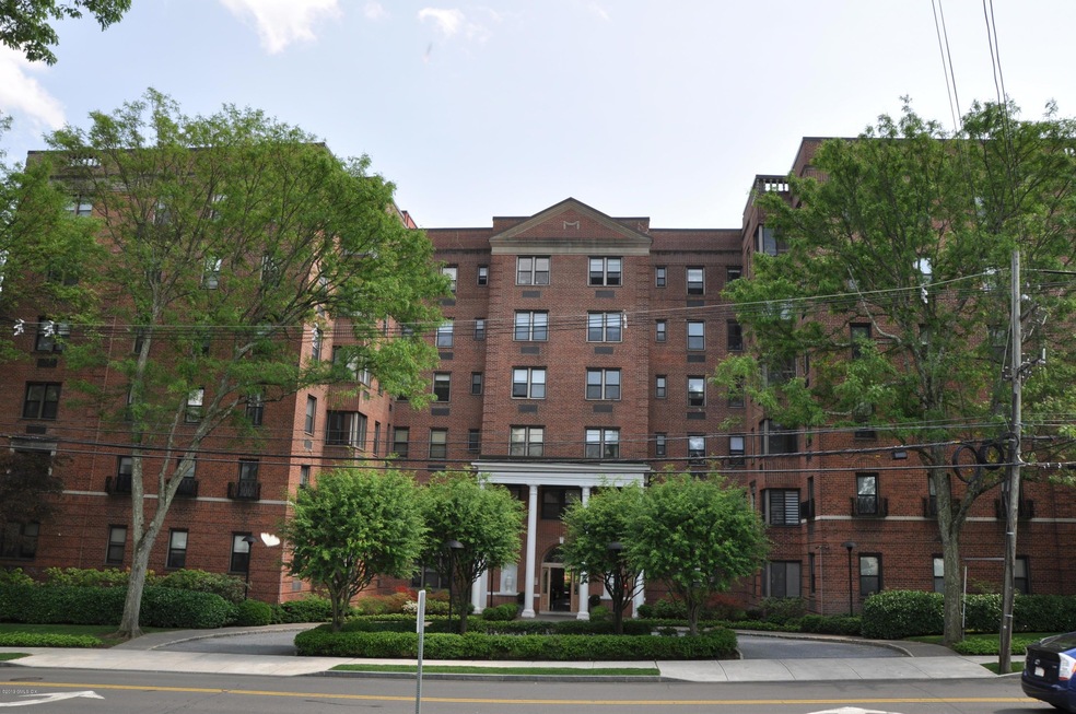 Harbor View unit 6L, Greenwich, CT 06830 - photo 1