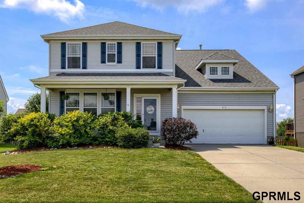 815 Stony Point Dr, Papillion, NE 68046 - photo 1