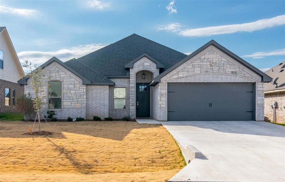 3308 Arrow Creek Dr, Granbury, TX 76049 - photo 1