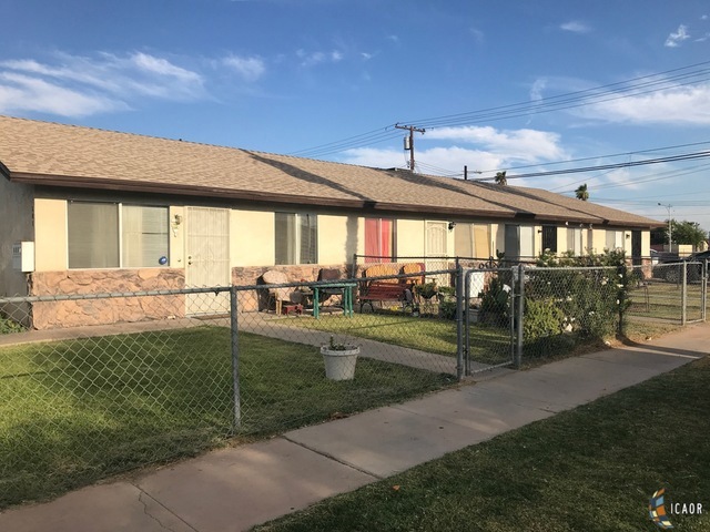 895 El Centro Ave, El Centro, CA 92243 - photo 1