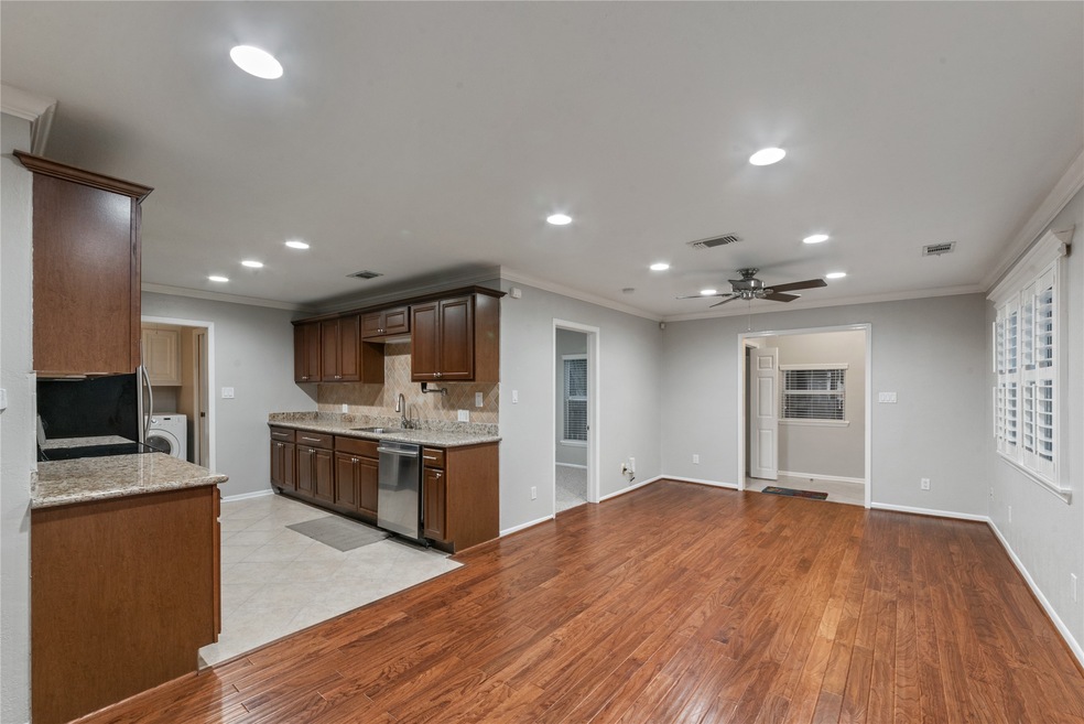 402 E 27th St, Houston, TX 77008 - photo 1