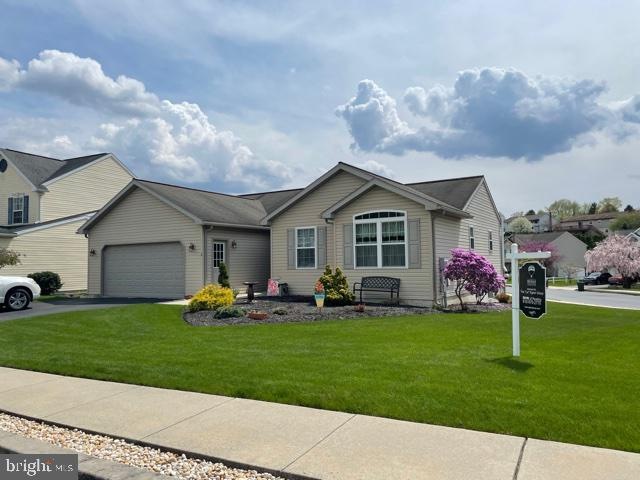 2 Tulpehocken Ct, Womelsdorf, PA 19567 - photo 1