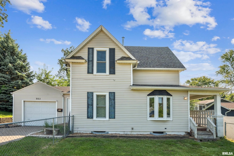 923 18th St, Bettendorf, IA 52722 - photo 1