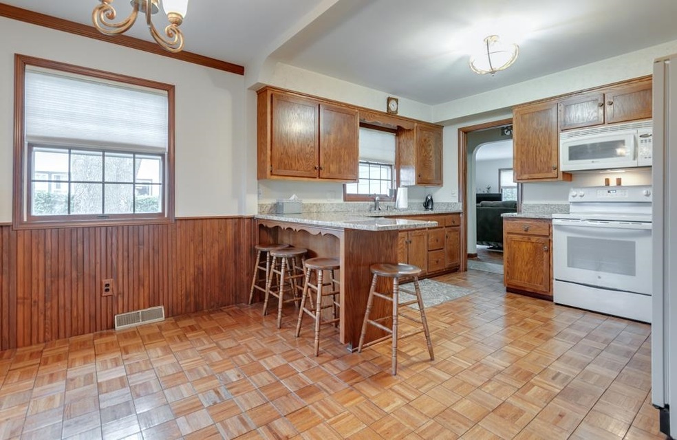 2109 18th Ave, Menominee, MI 49858 - photo 1