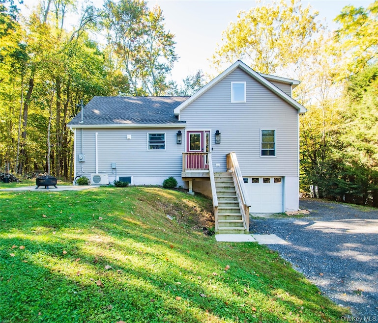 7 Phillips Rd, Poughkeepsie, NY 12603 - photo 1