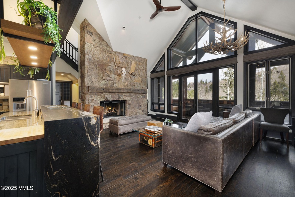 2504_snowcloud_711_interior_living_a